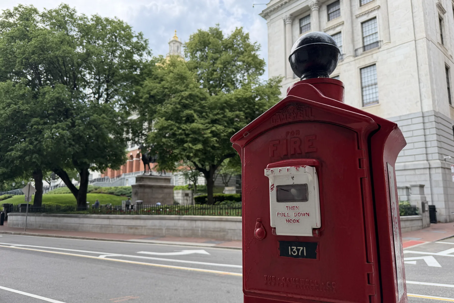 Gamewell pull-station, Beacon Street at the State House